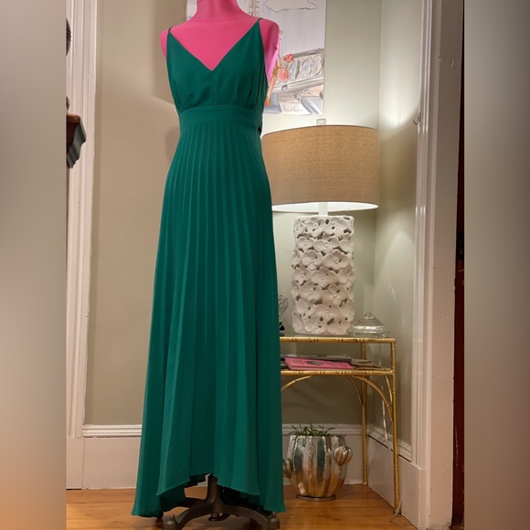 Green long gown for any special event - Picture 2 of 7